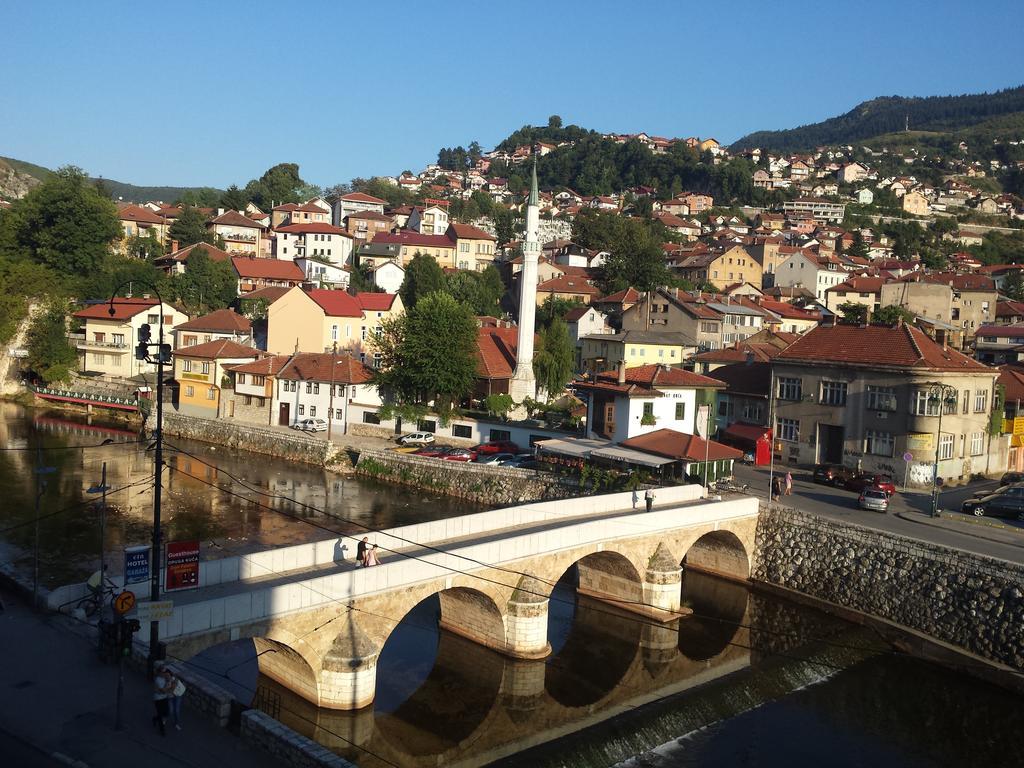 Toplik Sarajevo Bilik gambar